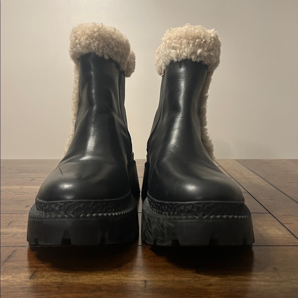 🔥BOOT SALE 🔥 Coach Jane Black Leather Shearling Trim Booties Lug Sole size 7.5 - Picture 6 of 12